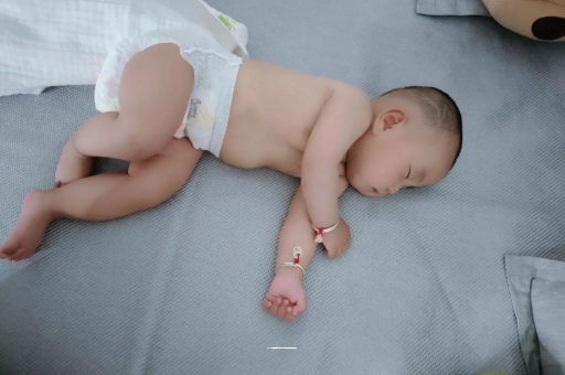 如东两个月宝宝肚子胀气